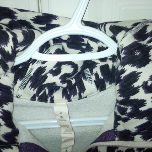 Lululemon Size 8 Ladies Athletica Zip-Up Hoodie, Black/Grey - Picture 3 of 7